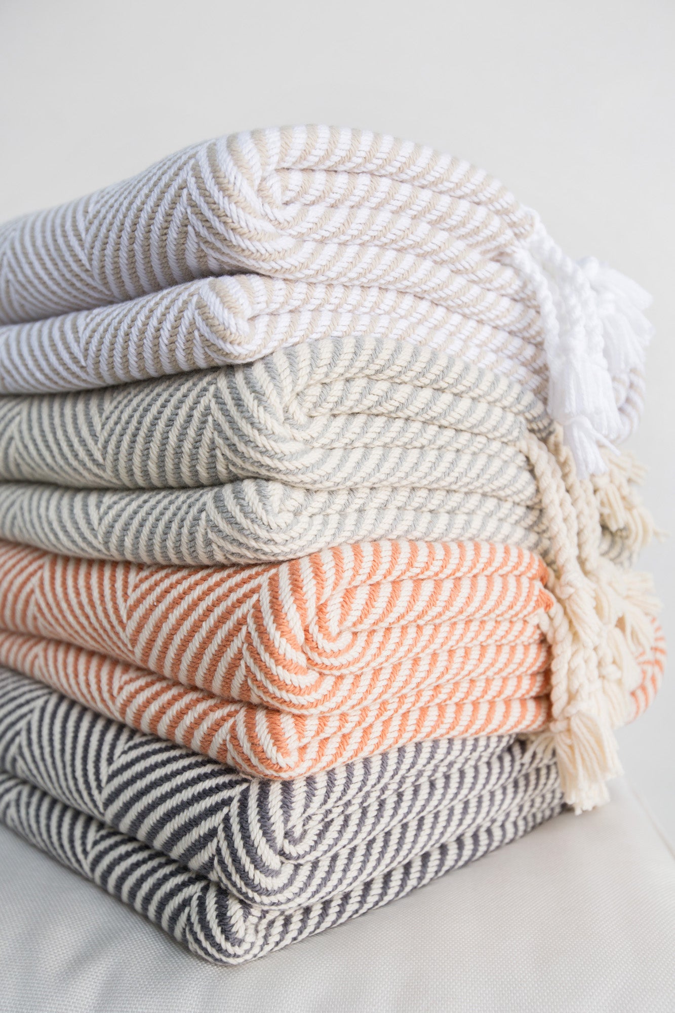 BEDDING, THROWS & TOWELS